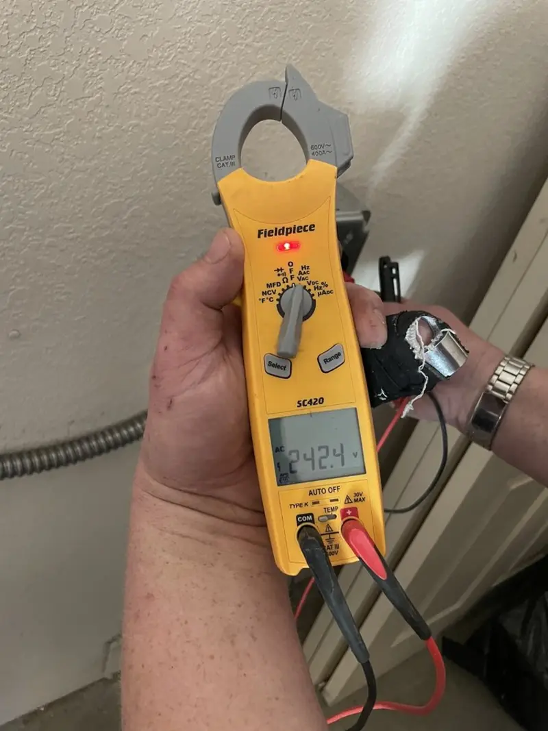 Voltage testing with clamp meter during Aluminum Wiring Replacement in Edwardsville